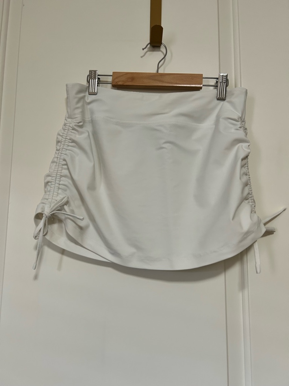 Never worn 🤍☀️💦Balance Collection White Swim Cover-Up Skirt cinched sides💦🤍☀️